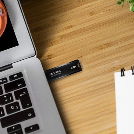 ADATA SC610 Externá Jednotka SSD 2000GB   SC610-2000G-CBK/RD